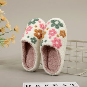 A Pair of Brown Plush Kapibara Animal Patterns, Furry Home Soft Soles, Comfortable Furry Slippers, Cute, Warm and Non-Slip Indoor Slippers for Men and Women, Lightweight, Silent and Comfortable Shoes, the First Choice for Hol